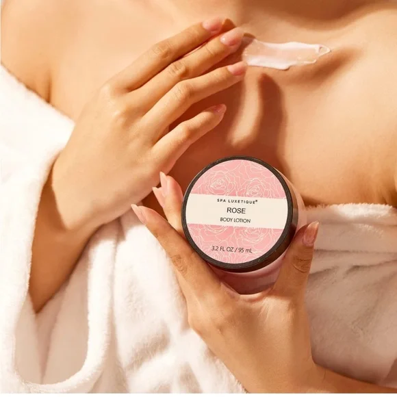 NWT Spa Luxetique Rose Gift Set - Picture 3 of 7